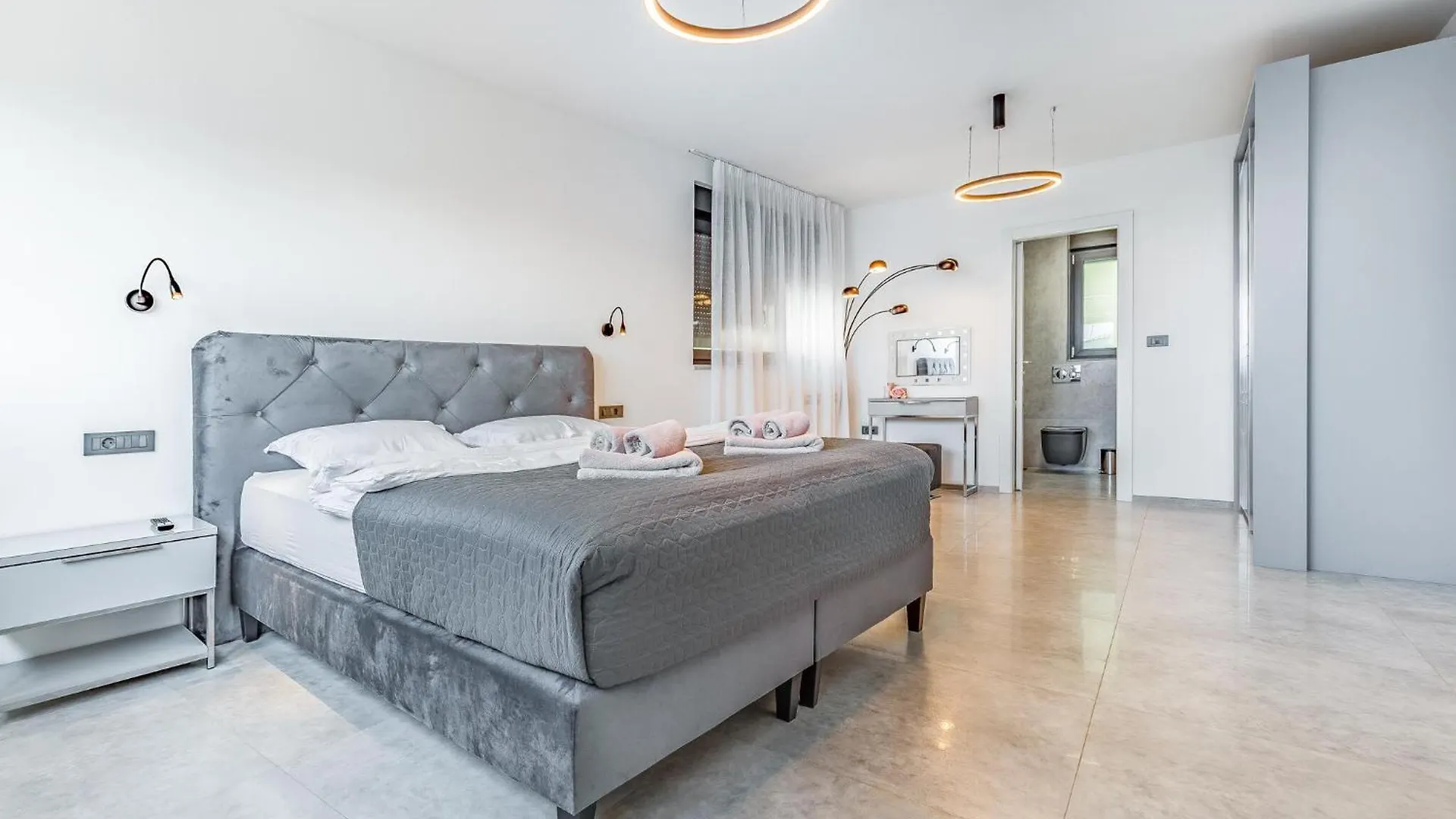 4 Bedroom Awesome Home In Fazana