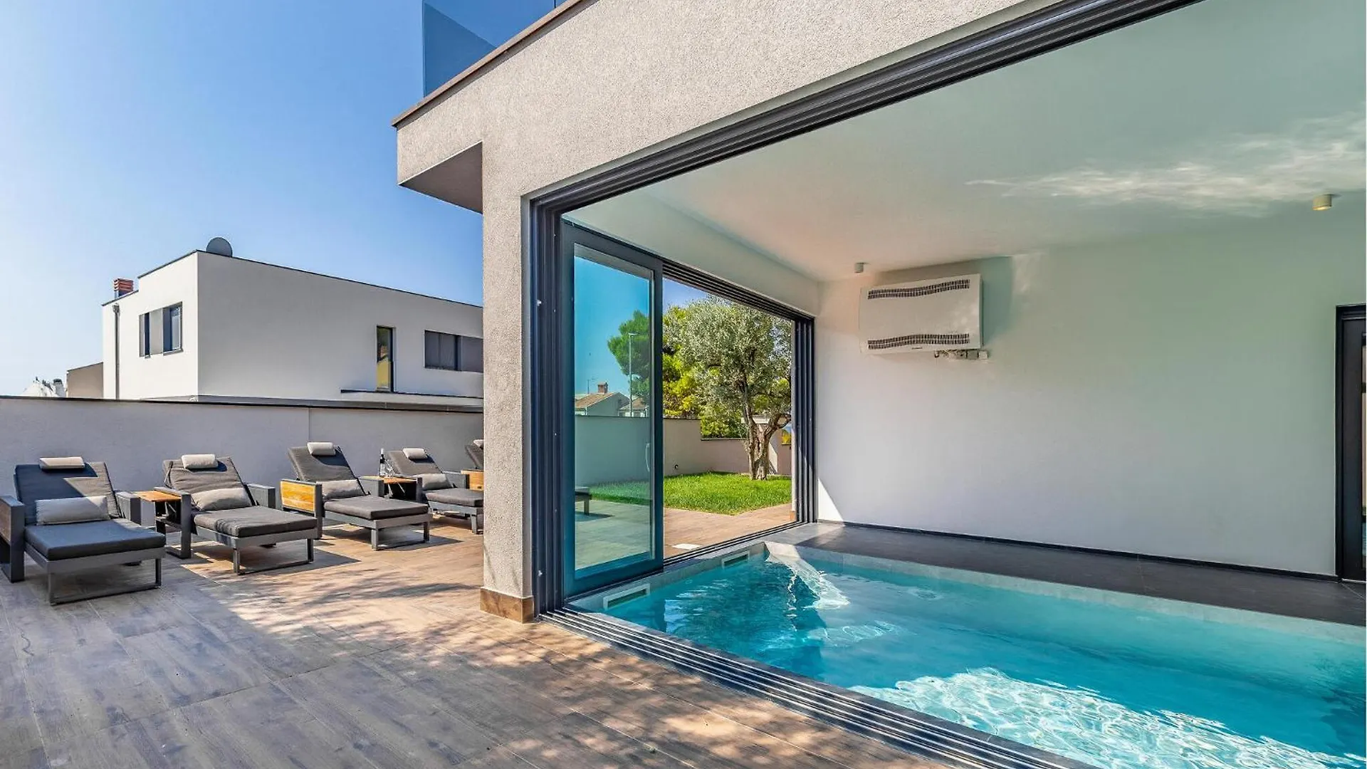 4 Bedroom Awesome Home In Fazana