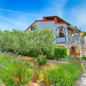 Apartment Nada 1451, Fažana